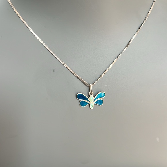 Silver toned necklace with enameled butterfly 🦋 pendant - Picture 6 of 6
